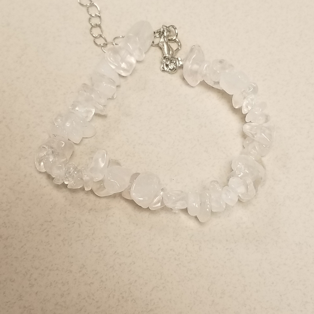 Handmade clear chip stone bracklet